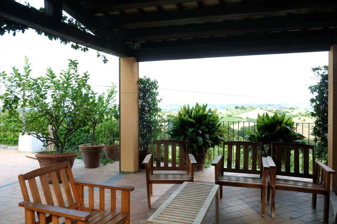 Вилла Poggio Montali Monte Roberto Экстерьер фото